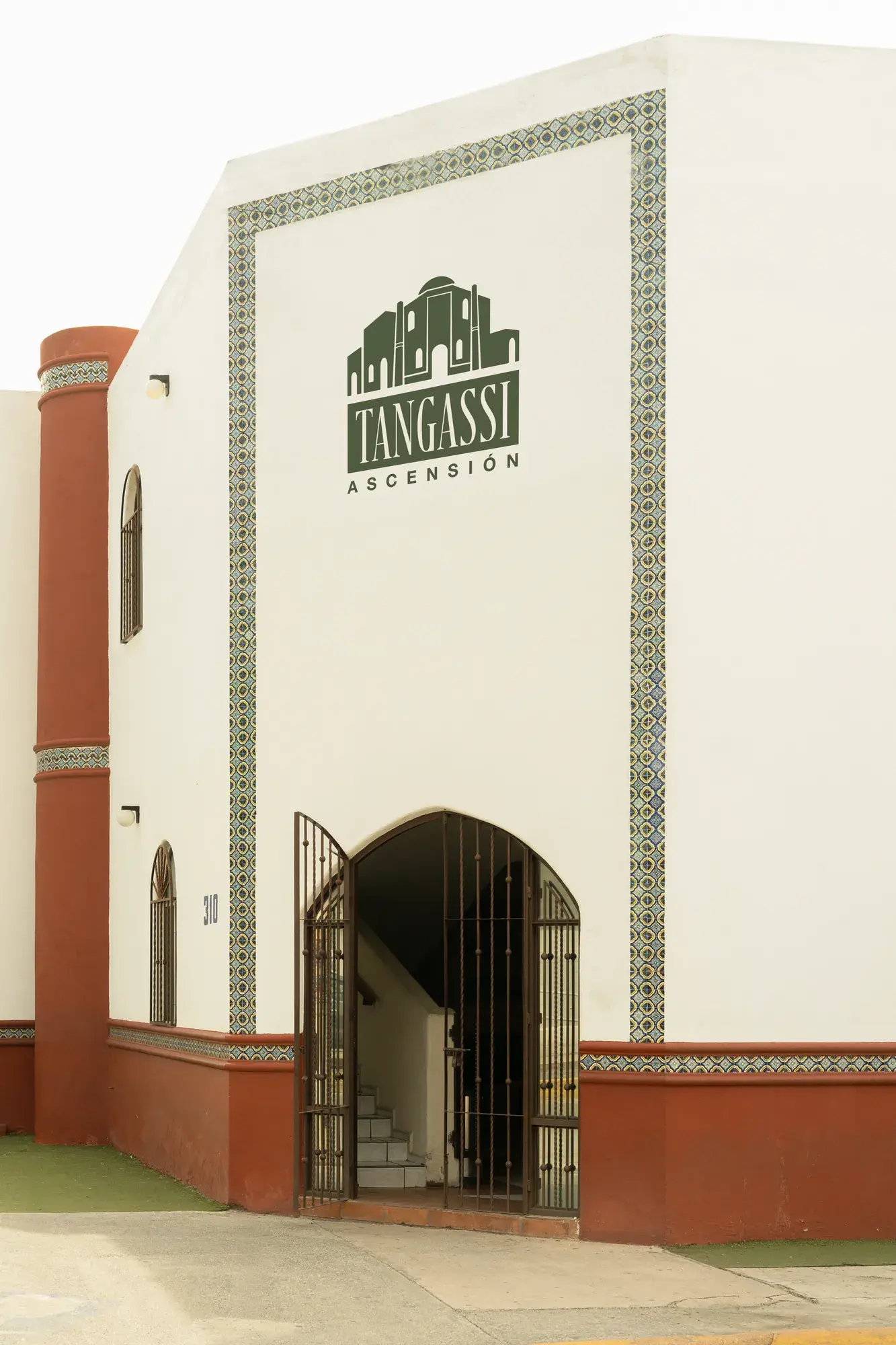 Fachada de Tangassi Ascensión