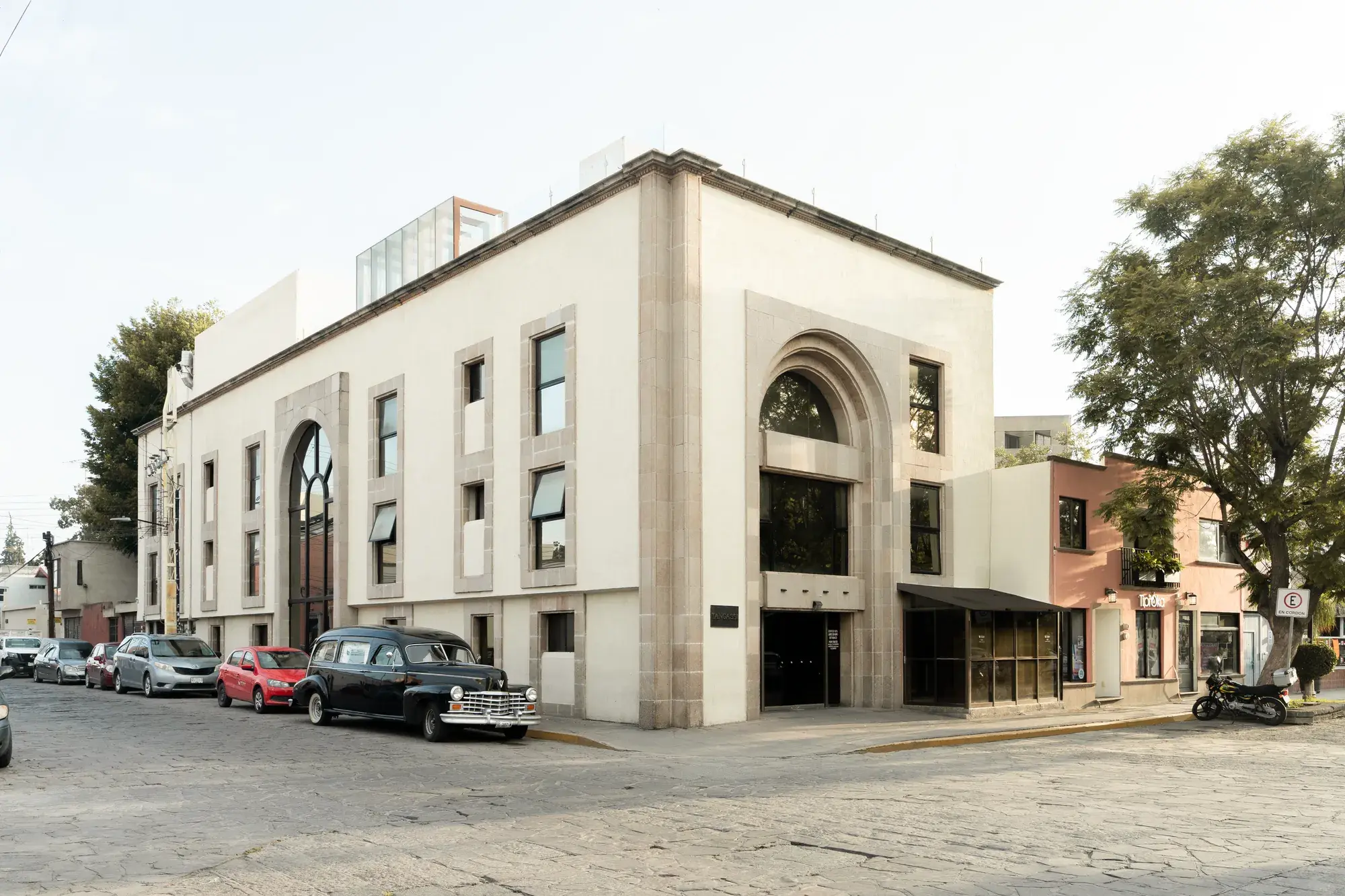 Fachada de Tangassi Tequis sobre Mariano Arista